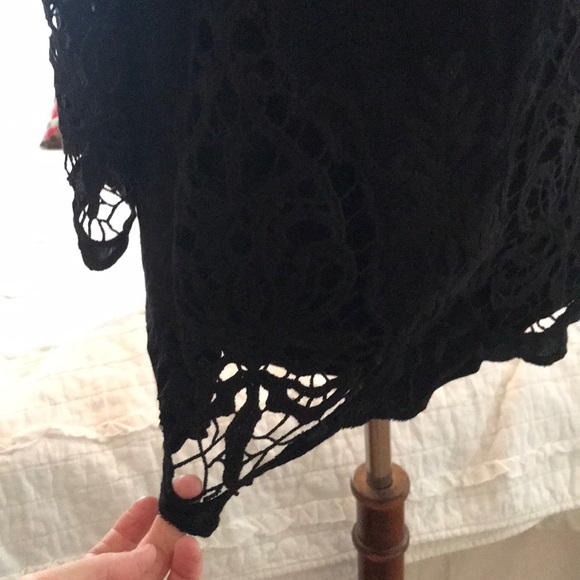 Cold shoulder lace blouse - Picture 3 of 5